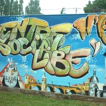 Fresque graffiti pour le centre social de la libé, bar le duc, 2005, avec Gast et les jeunes participants à l animation HLAB.