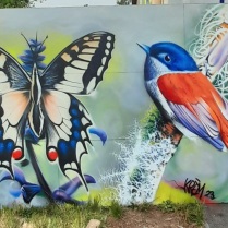 Graffiti oiseau, rouge et bleu, sur bois, Krem 23.